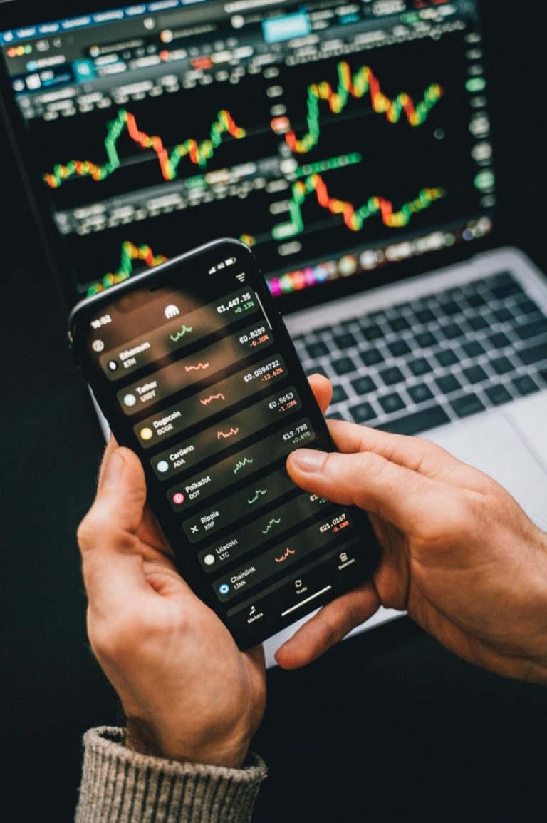 What Are Forex Signals and How Do They Work in 2025?
