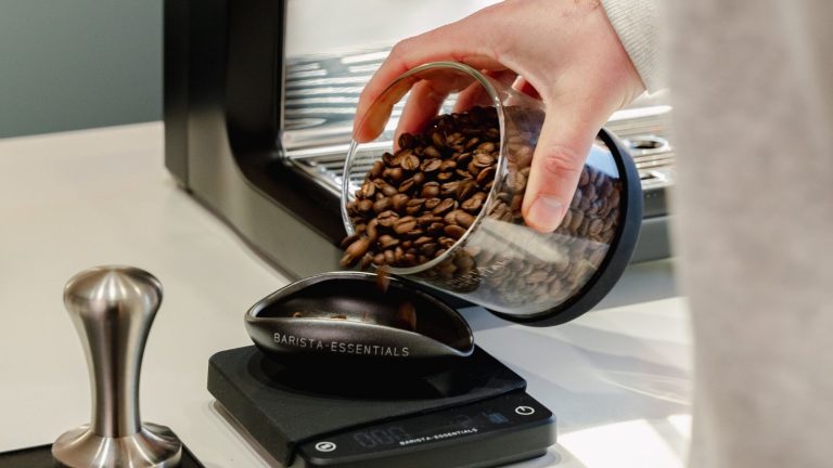 Beste koffiemachine: Ontdek de DeLonghi Rivelia EXAM440.35.B Onyx Black